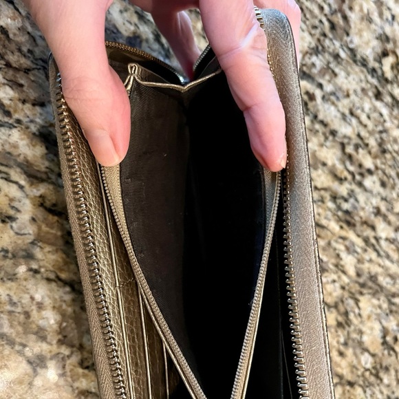Gucci Metallic Gold Leather
Soho Zip Around Wallet - Picture 9 of 10
